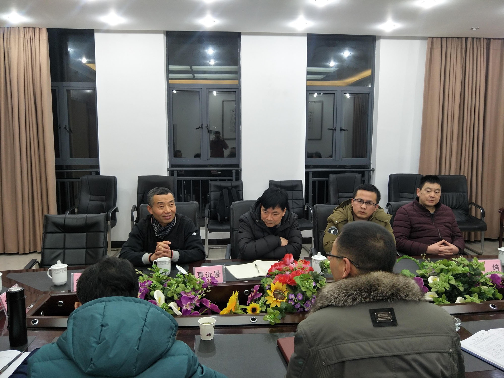 講座現(xiàn)場，老師和學(xué)生們認(rèn)真聆聽專家的授課